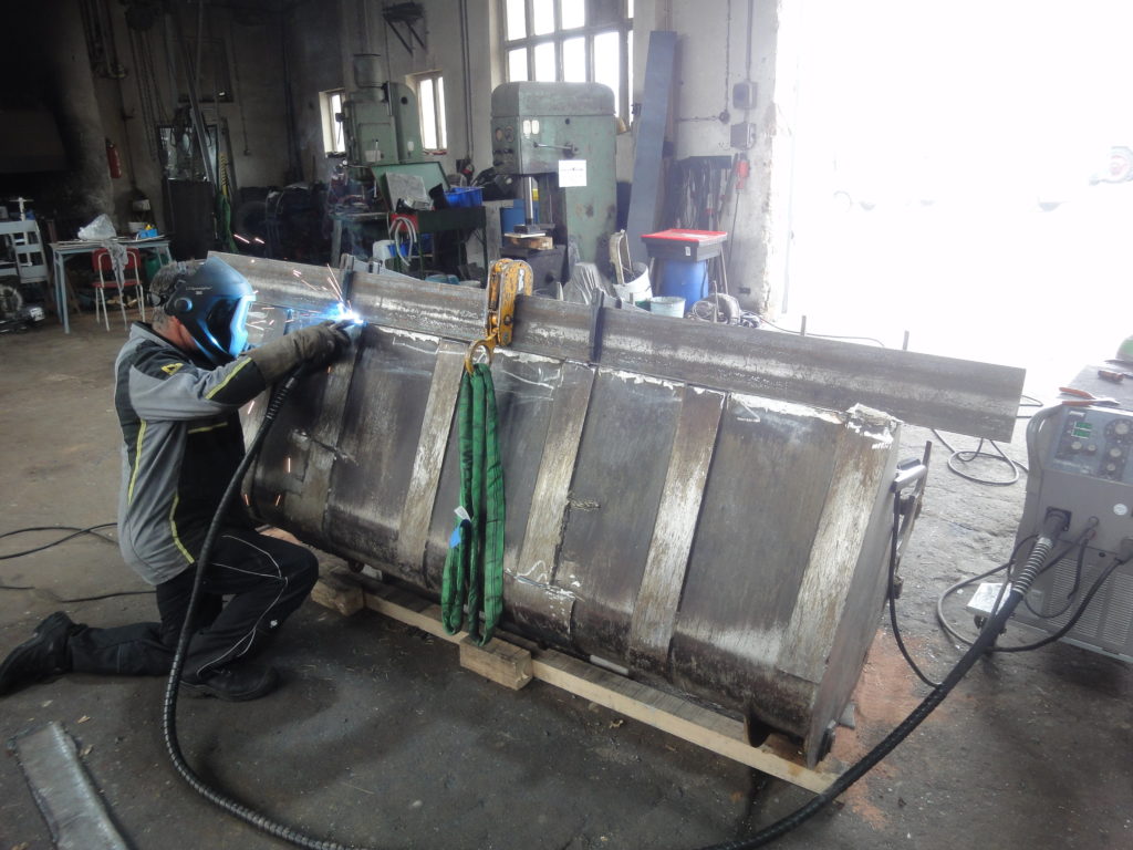 Reparatur Frontladerschaufel