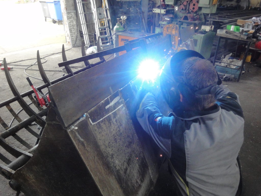 Reparatur Frontladerschaufel